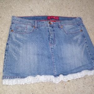 Jean skirt with lace